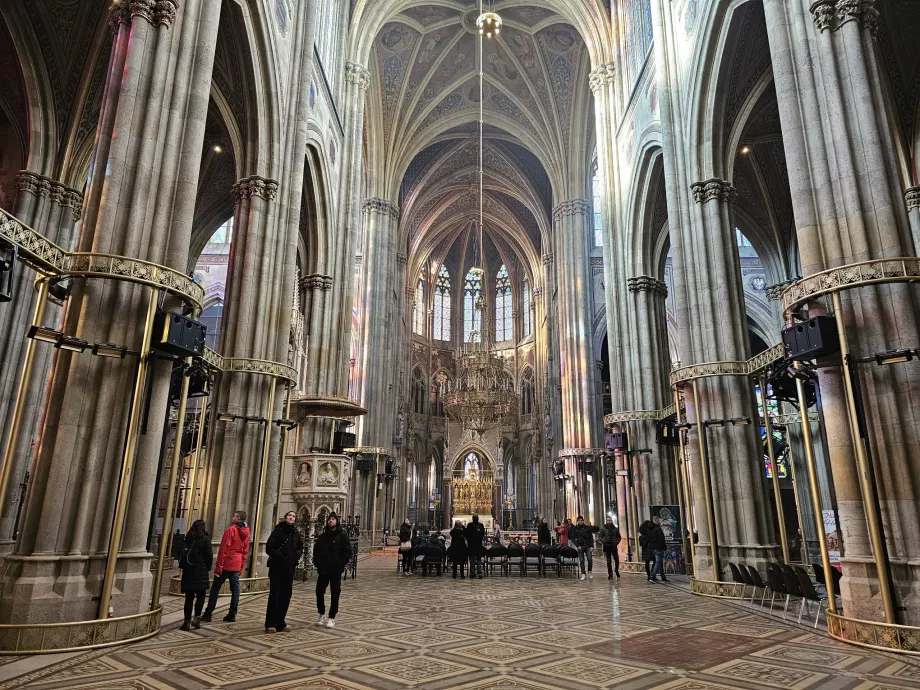 Gereja nazar, interior