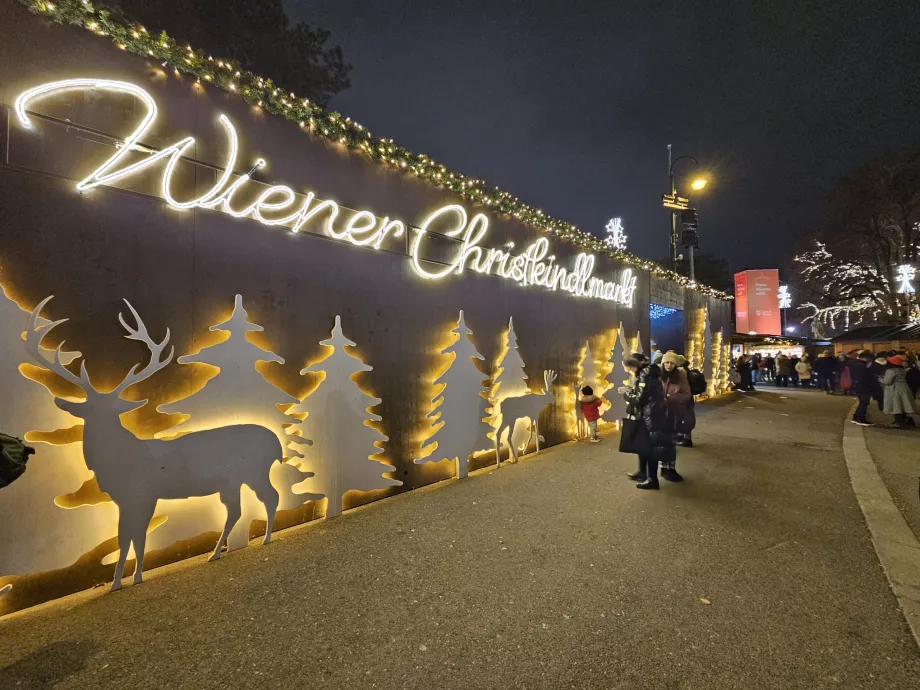 Pasar Natal di depan balai kota