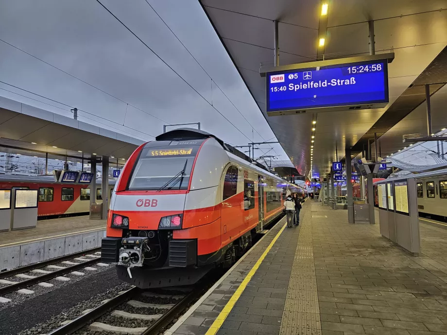 Jalur kereta S5 menuju Spielfeld dan Bandara Graz