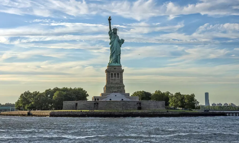 Pemandangan Patung Liberty dari Feri Staten Island