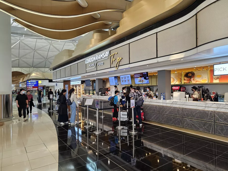 Makanan Pesawat Gordon Ramsay, Bandara HKG