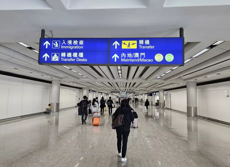 Penandaan pada saat kedatangan, Bandara HKG