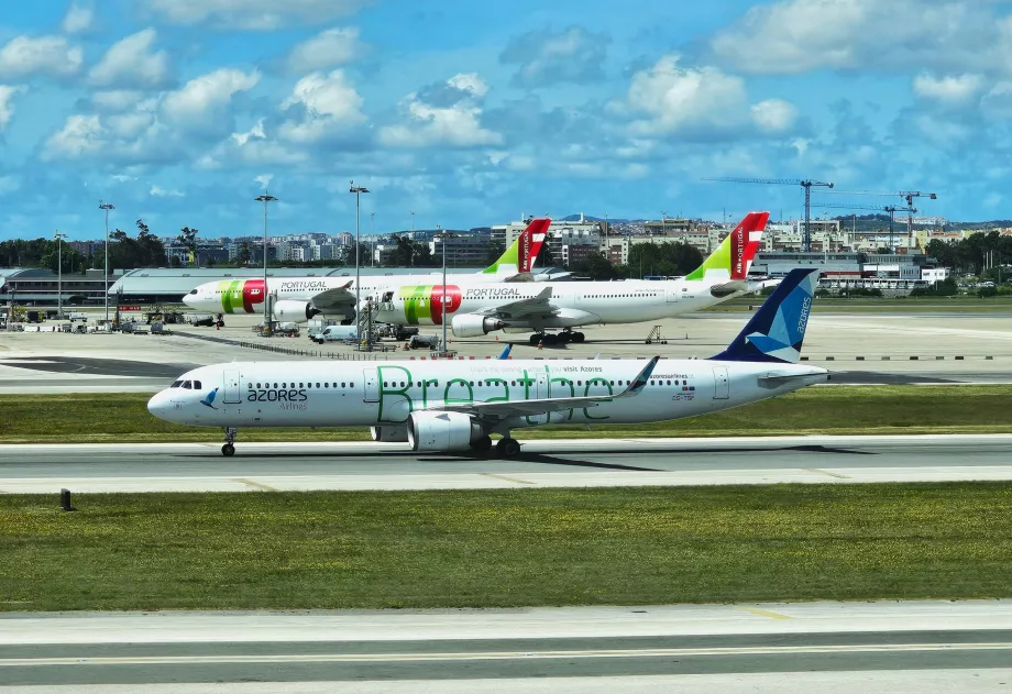 Azores Airlines, Airbus A321 di Lisbon dengan tanda "Breathe"