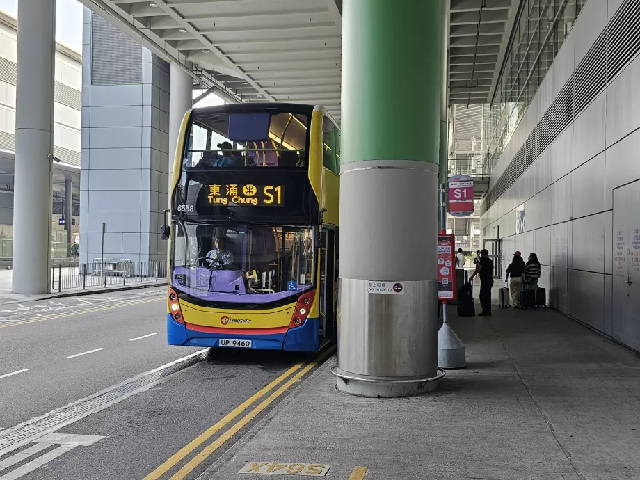 Halte bus S1 di bandara