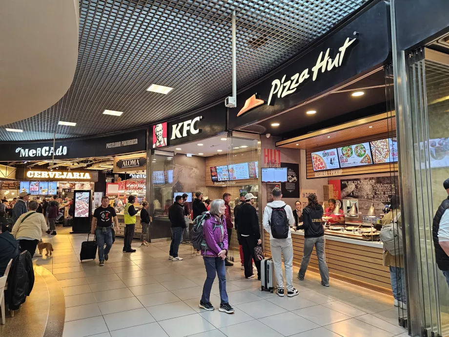 Makanan cepat saji, zona transit, bandara Lisbon