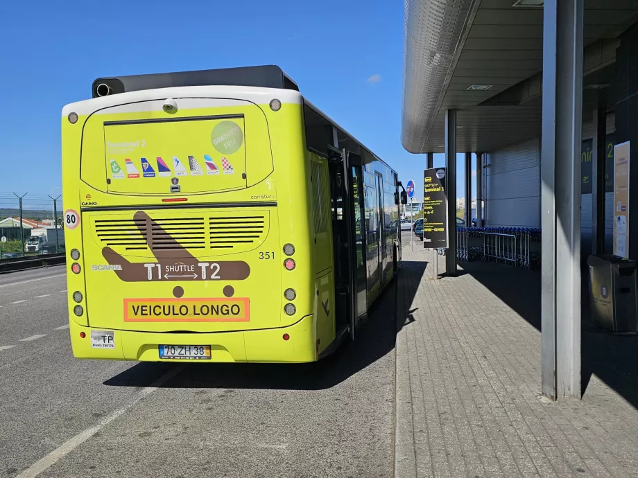 Halte bus antar-jemput di depan Terminal 2