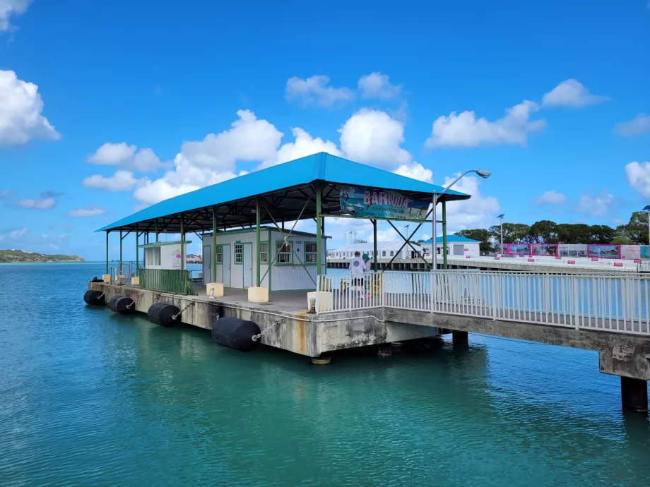 Dermaga di St John's menuju Barbuda