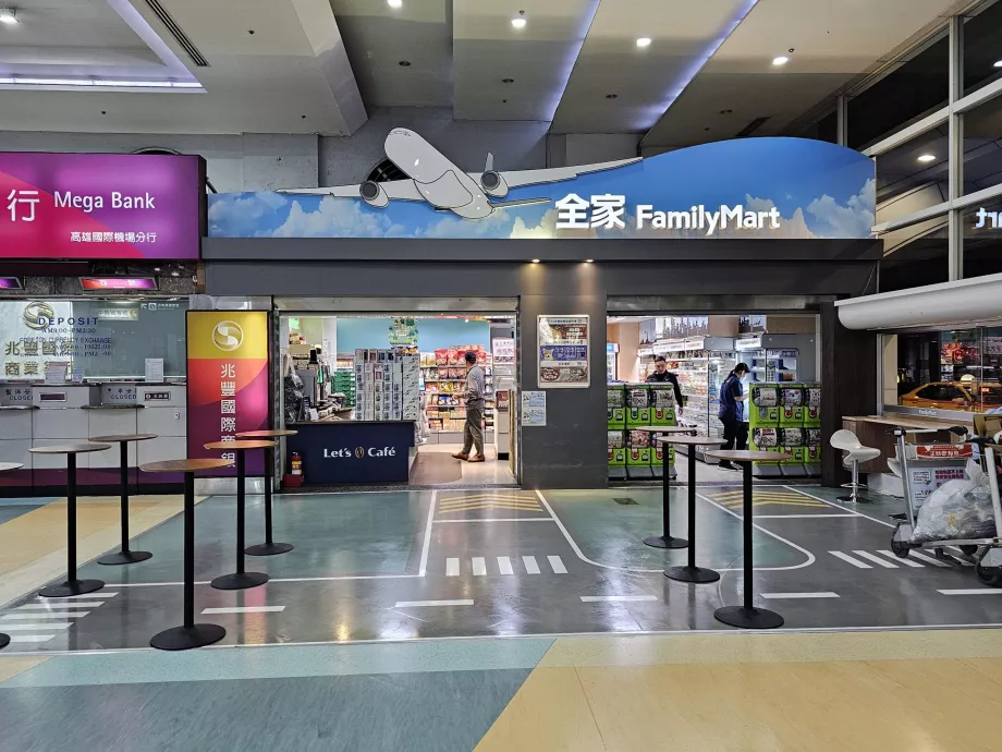 FamilyMart, Bandara Kaohsiung