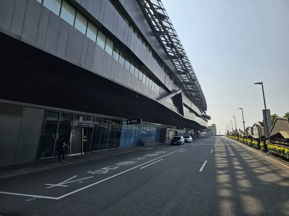 kedatangan melalui bandara Taichung