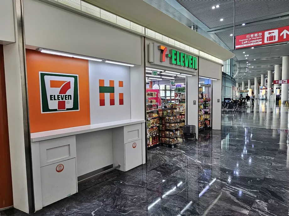 Minimarket 7-Eleven, aula keberangkatan