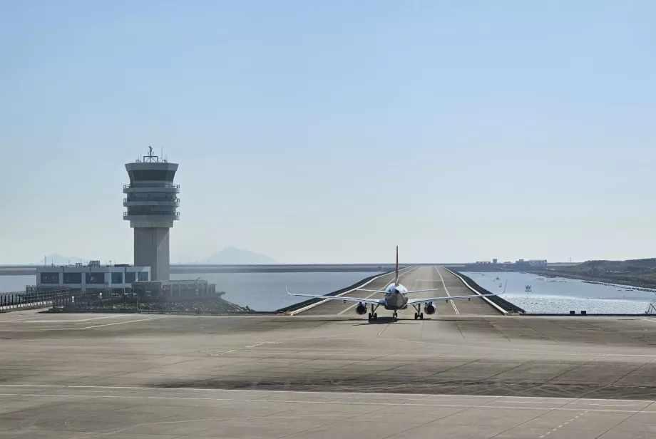 Taxiway di Bandara MFM Makau