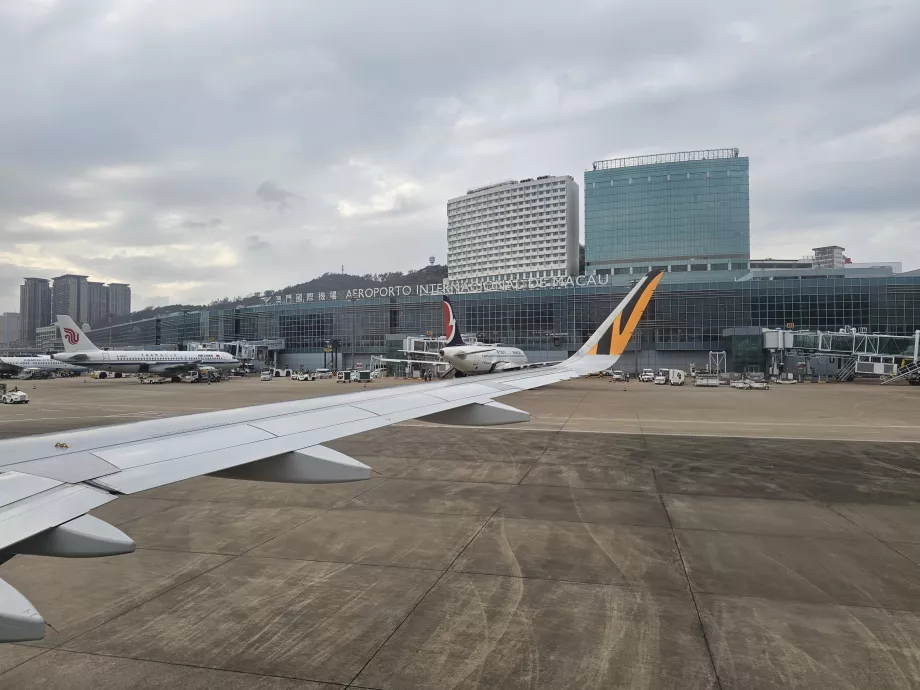 kedatangan melalui bandara Macau