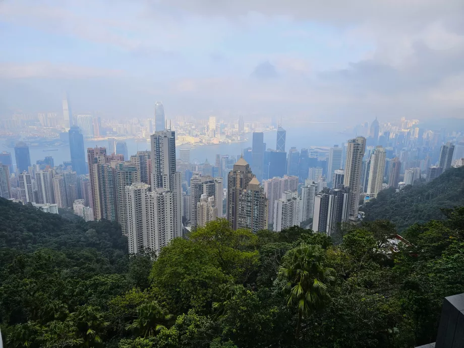 Pemandangan dari atap The Peak Galleria