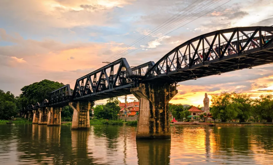 Jembatan di atas Sungai Kwai