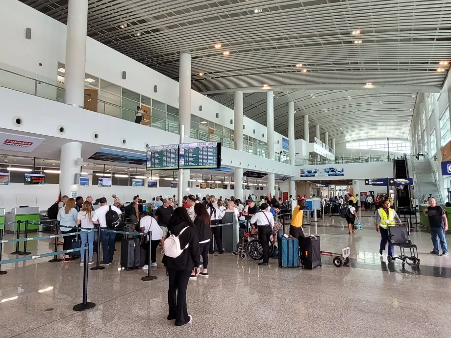 Aula Keberangkatan Bandara ANU