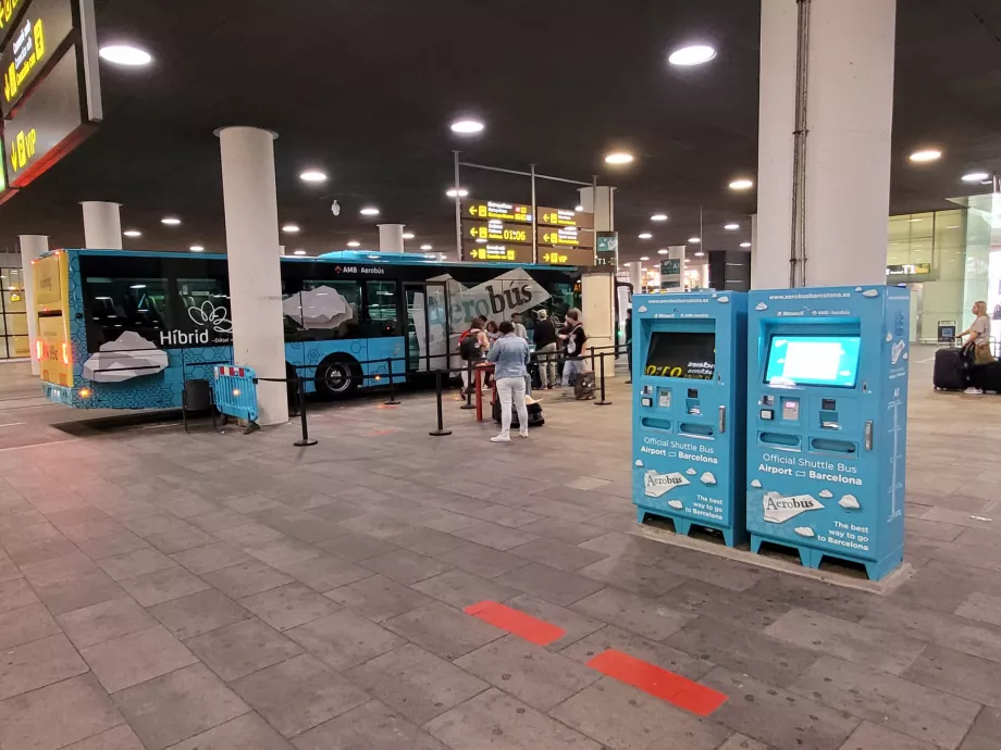 Pemberhentian Aerobus di Terminal 1