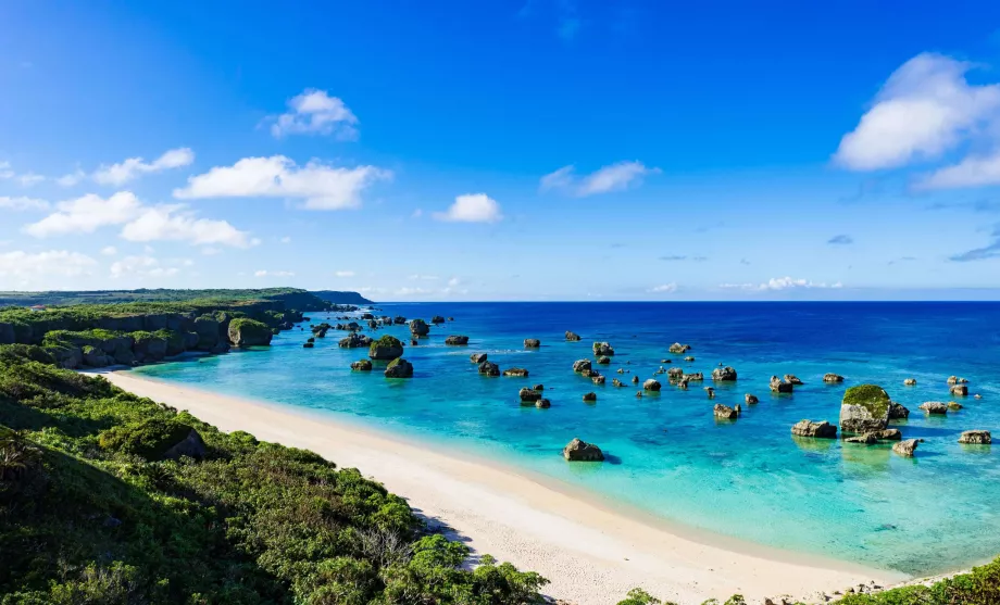 Pantai di Okinawa