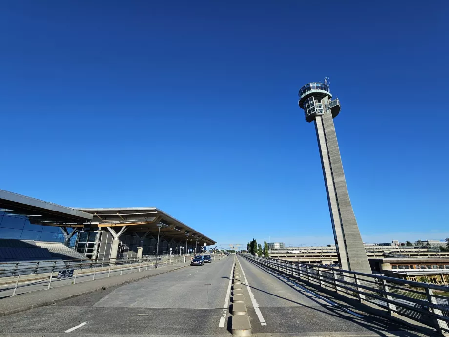 kedatangan melalui bandara Oslo