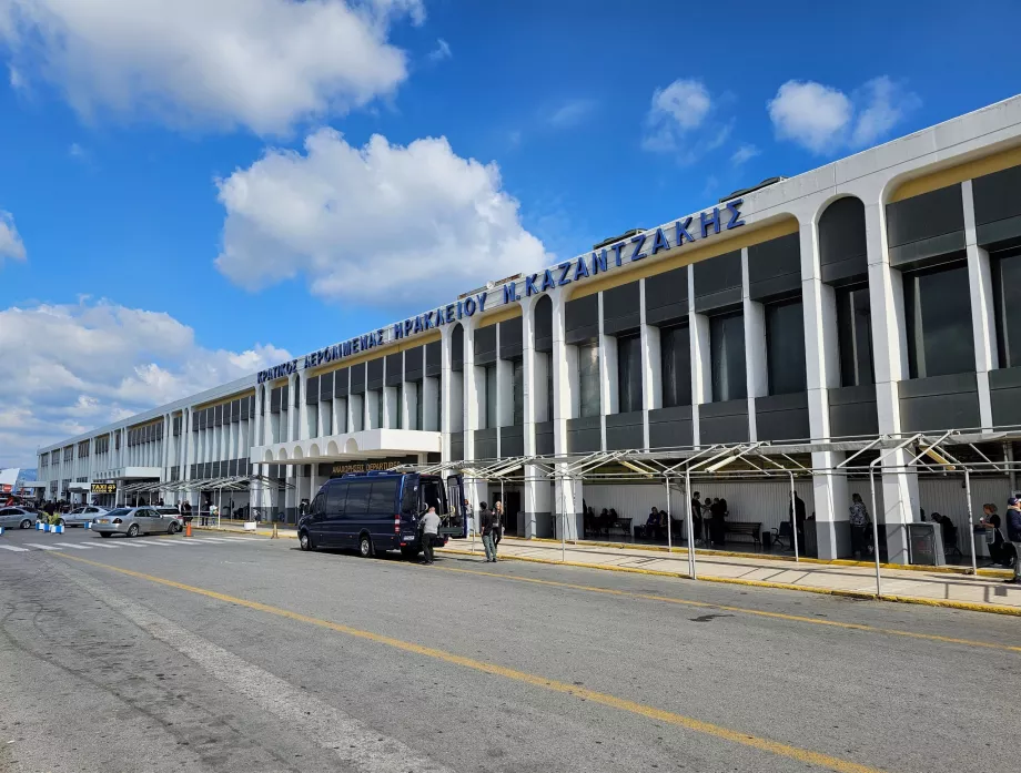 kedatangan melalui bandara Heraklion