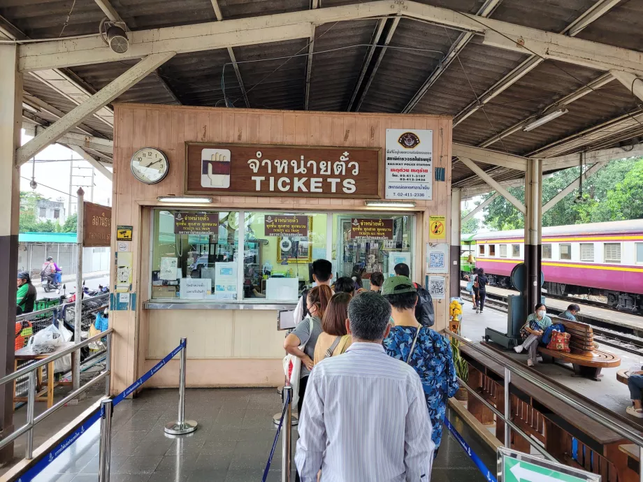 Ticket office at Thonburi station