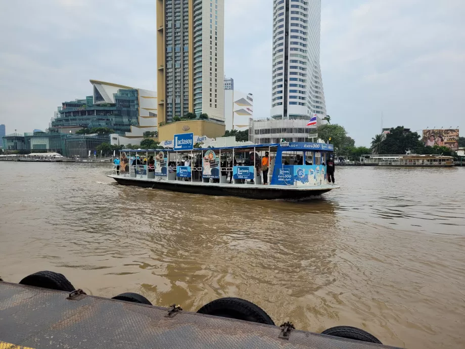 Si Phraya ferry