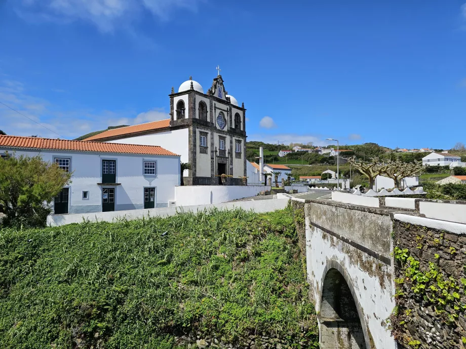 Gereja Lajes