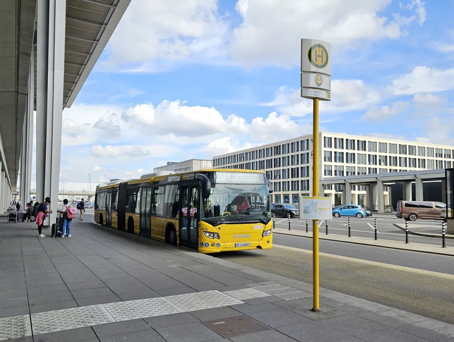 Bus X7, bandara BER