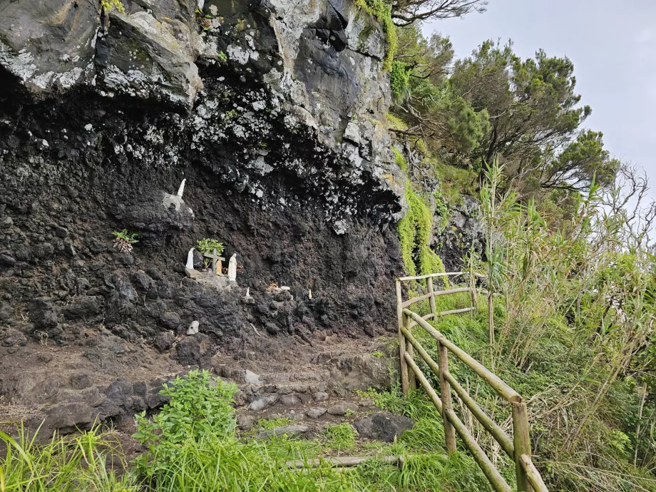 Kapel gua di Faja do Lopo Vaz