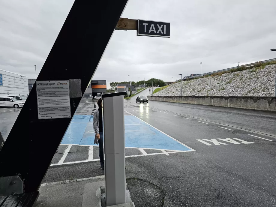 Pangkalan taksi, bandara Molde