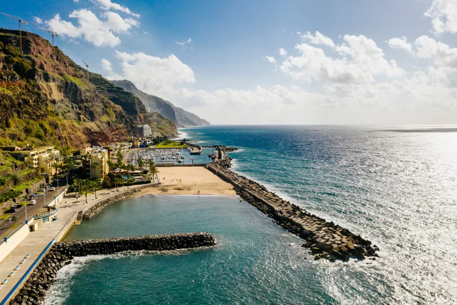 Pantai Calheta