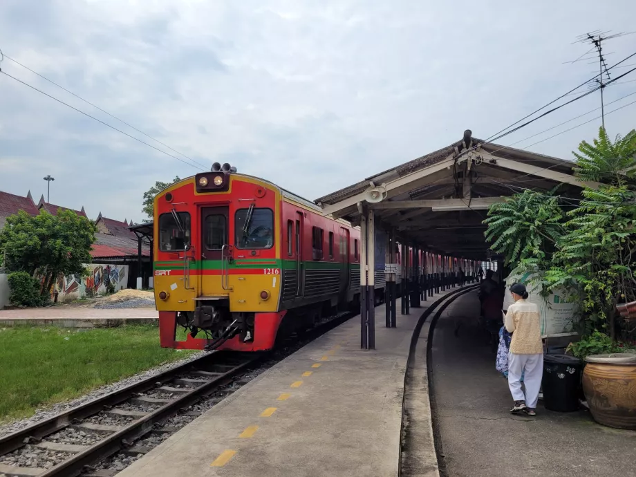 Stasiun Kereta Api Ban Laem