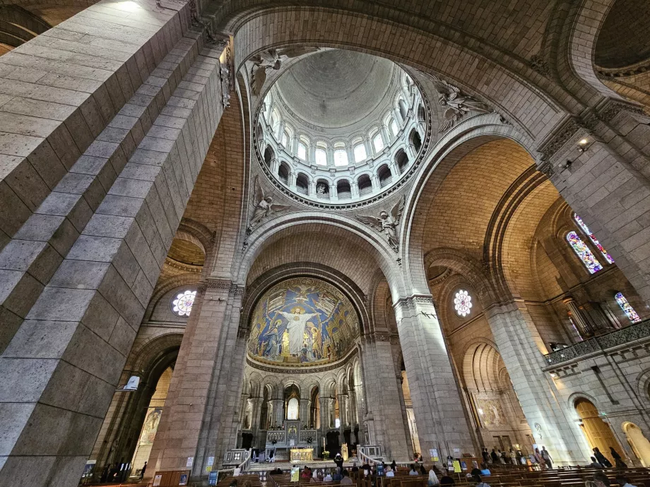 Bagian dalam Basilika Sacre Coeur