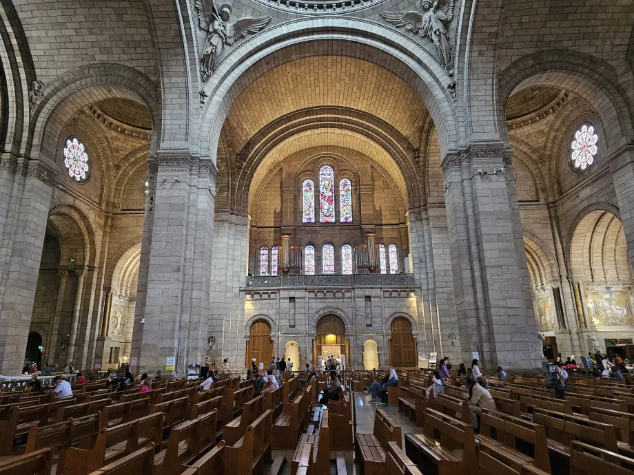 Bagian dalam Basilika Sacre Coeur