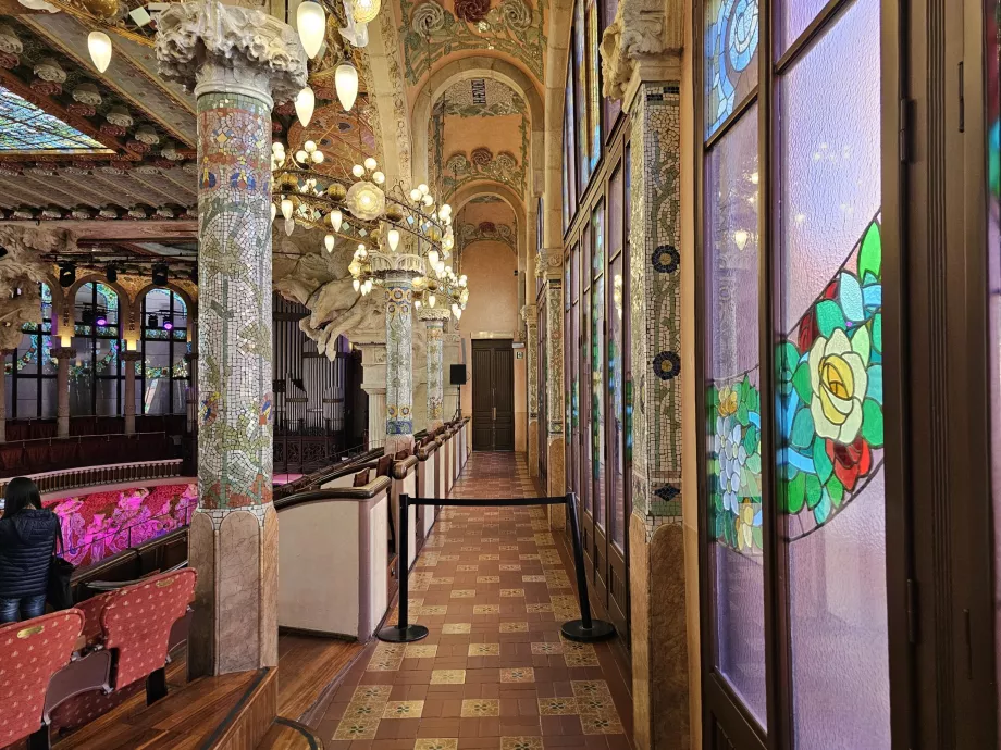 Palau de la Música Catalana, bagian dalam