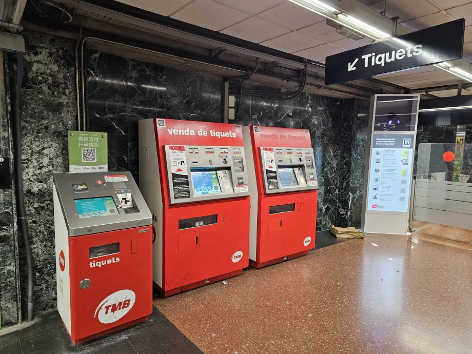 Mesin tiket di metro