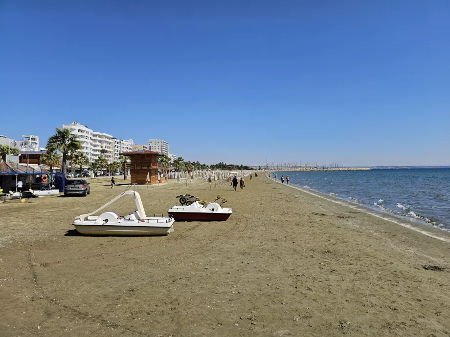 Pantai utama di Larnaca