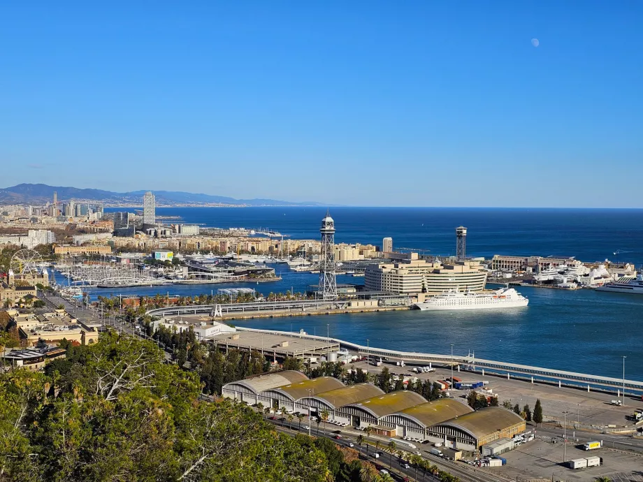 Pemandangan Barcelona dari Taman Montjuic