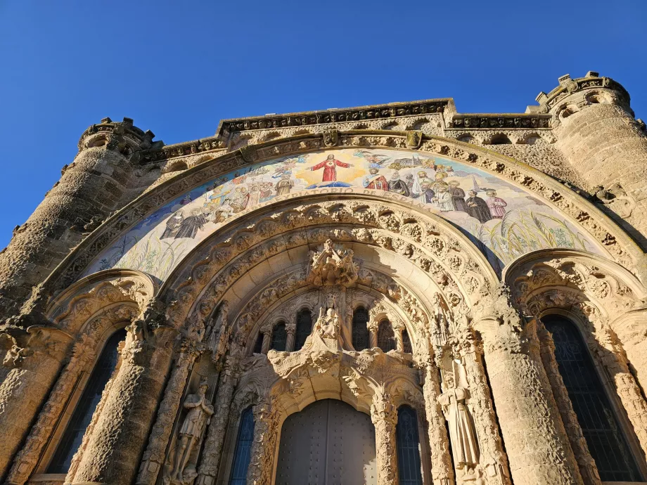 Detail portal kuil Tibidabo