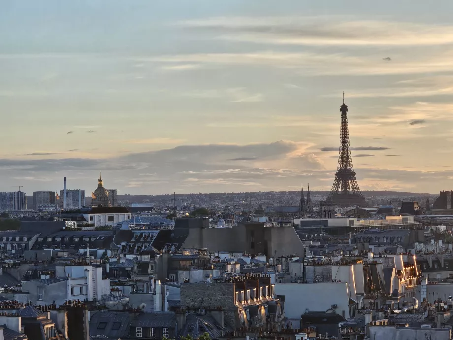 Pemandangan Menara Eiffel dari Pompidou Centre