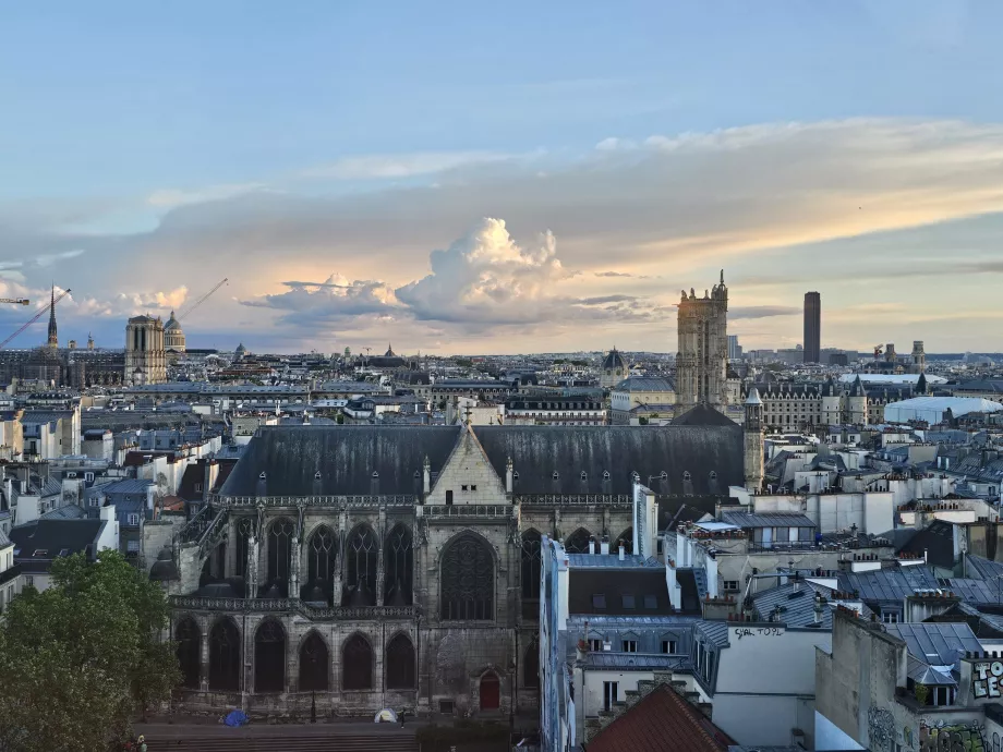 Pemandangan Notre-Dame dari Pompidou Centre