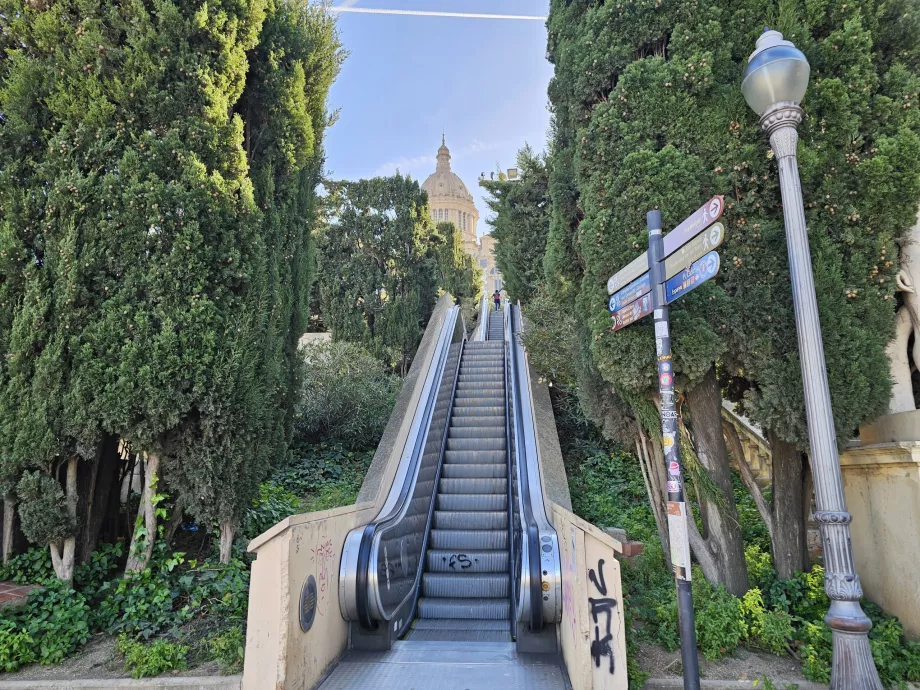 Eskalator ke Palau Nacional