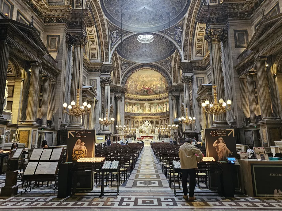 Gereja Madeleine, bagian dalam