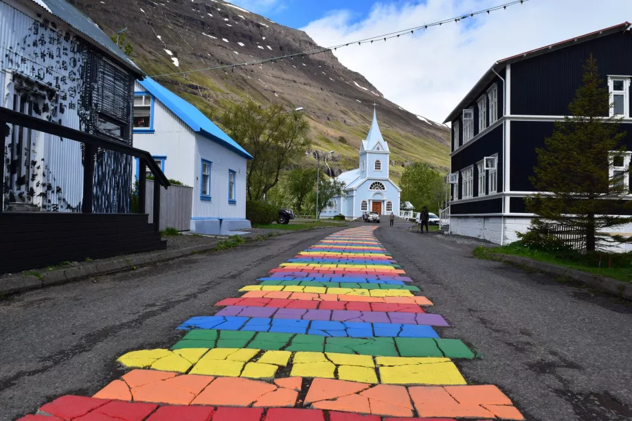 Perjalanan penuh warna di Seydisfjördur