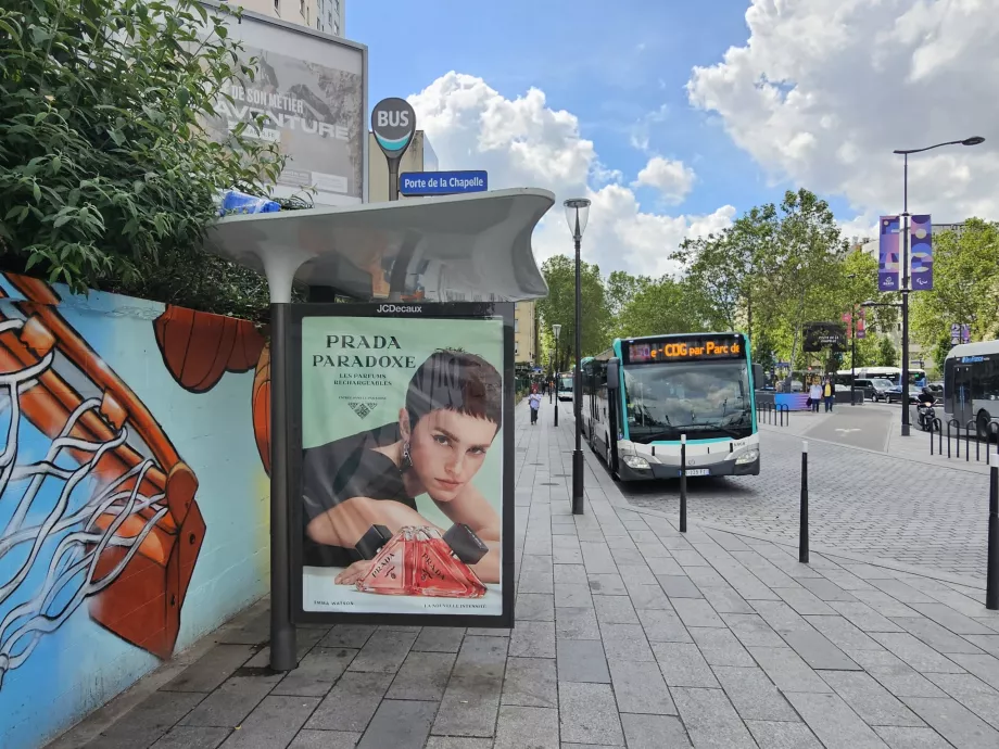 Halte bus 350 di Porte de la Chapelle