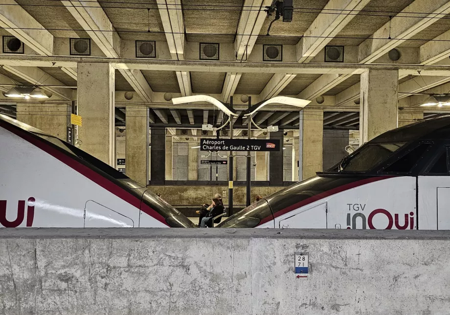 Stasiun TGV di bandara