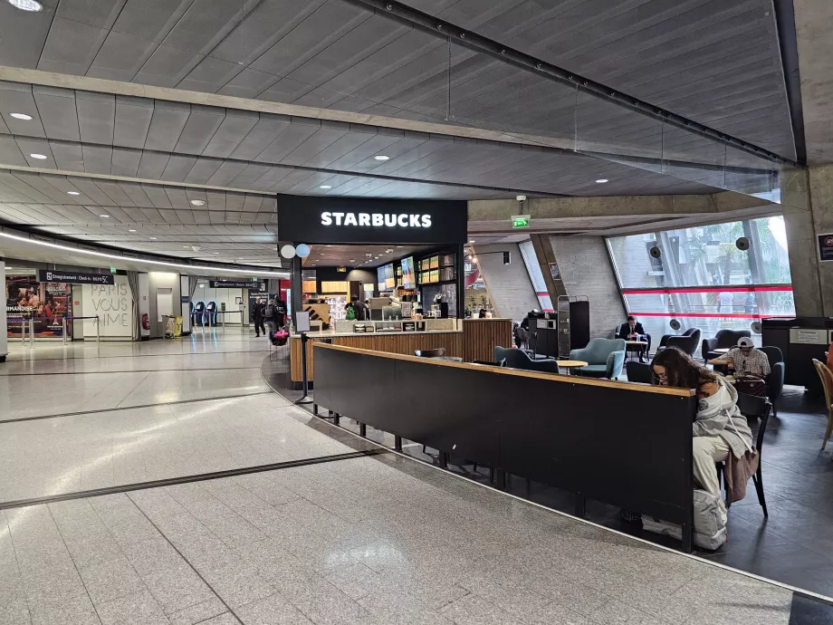 Starbucks, Terminal 1, area umum