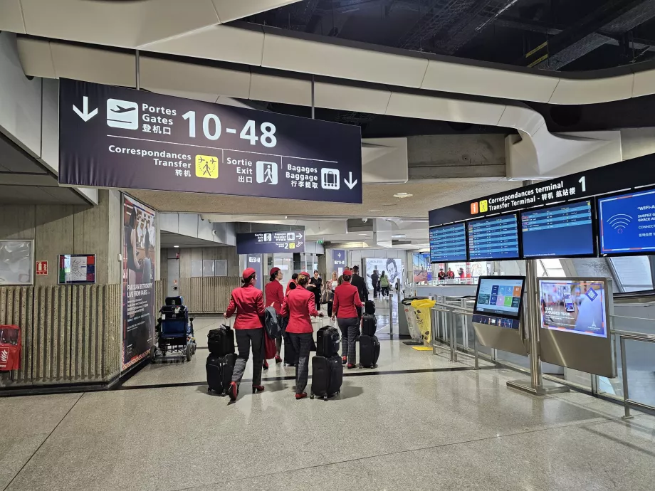 Penukaran uang di Terminal 1