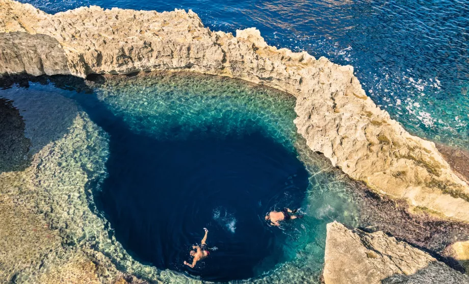 Blue Hole untuk laut yang tenang