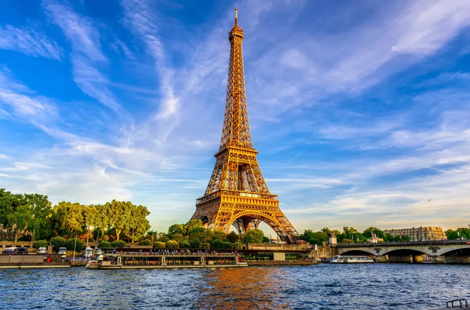 Menara Eiffel dan Sungai Seine