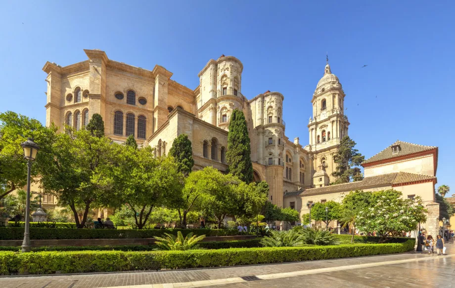 Pemandangan umum katedral